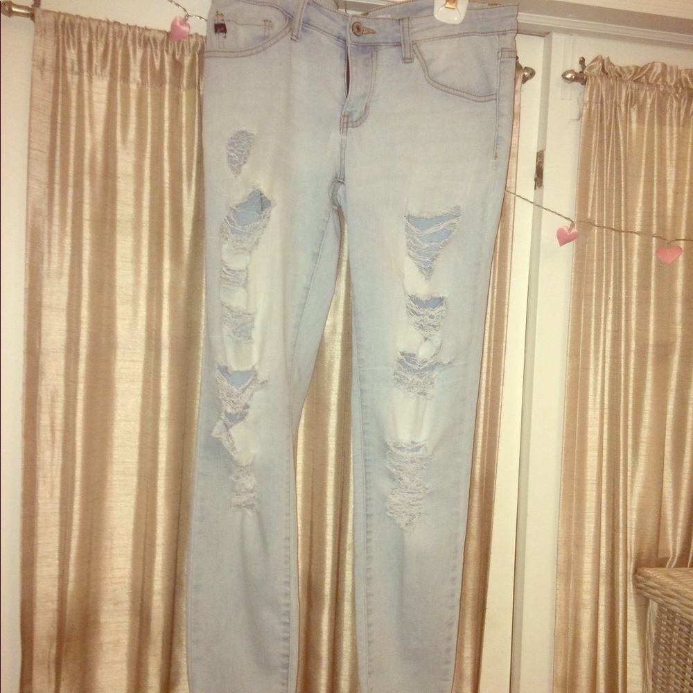 👠2 for $20 Light wash ripped jeans